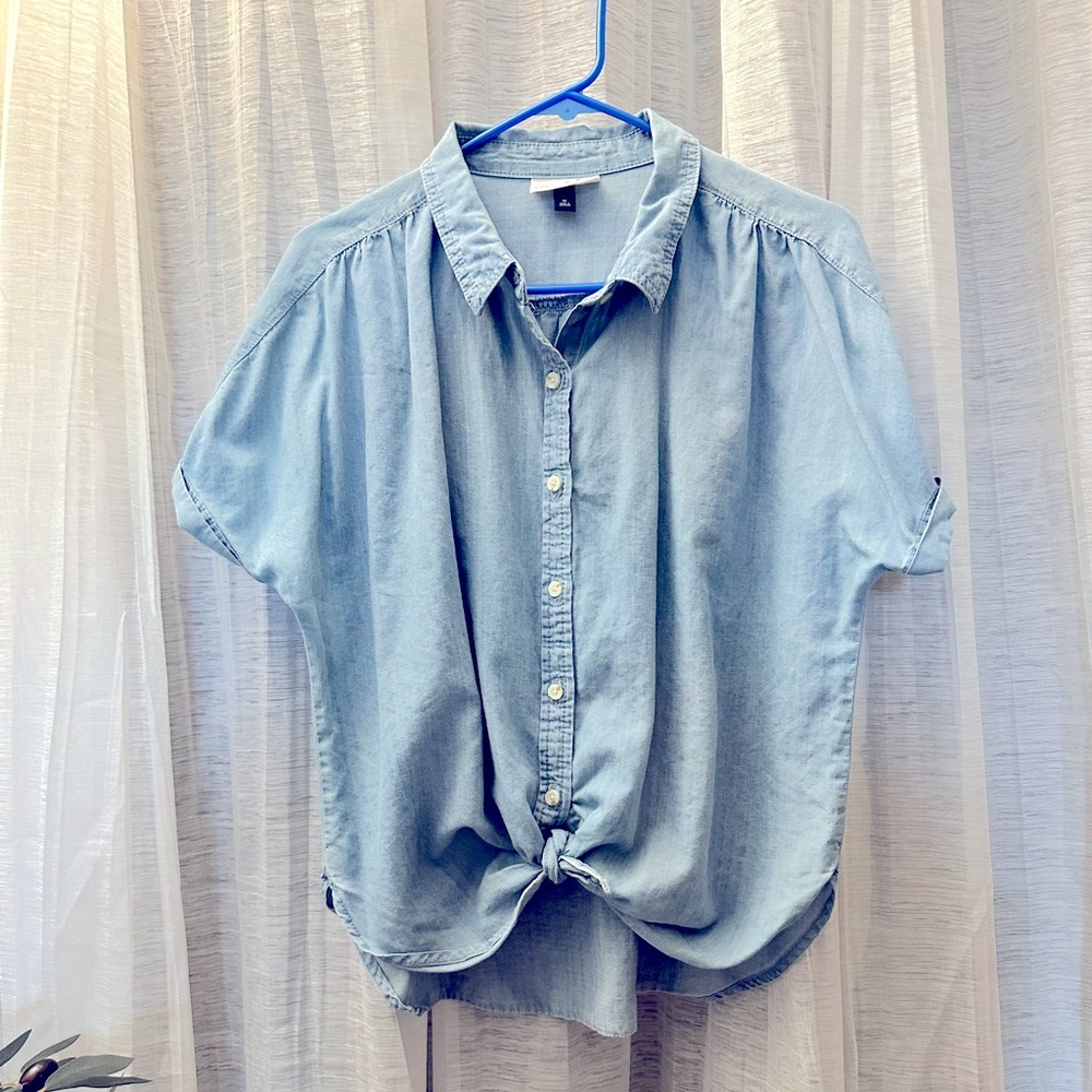 Women’s Short Sleeve Denim Front Tie Shirt